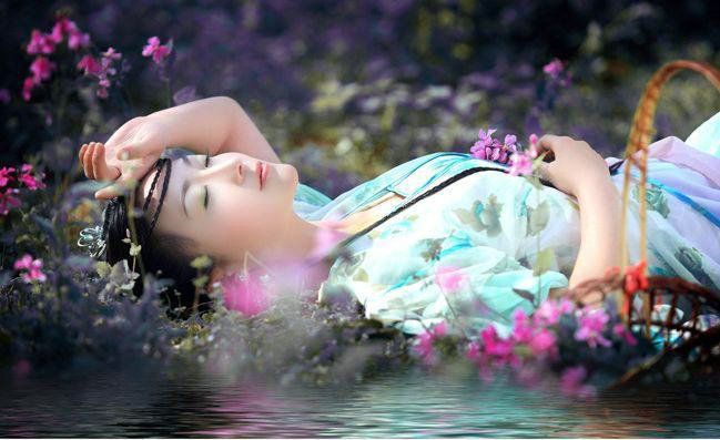 妆太浓的主播照片
