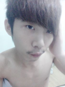 放荡不羁╮的少年主播照片