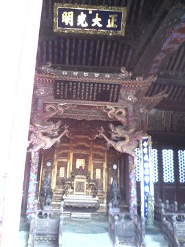 坐在墙下等红杏主播照片