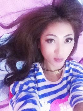 吻;小狐狸主播照片