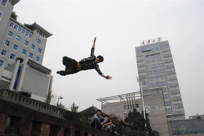 重庆跑酷的主播照片
