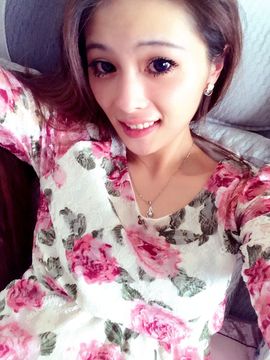 Y思雅主播照片