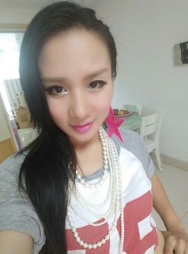 甄妮可可主播照片