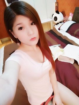 0媳妇主播照片