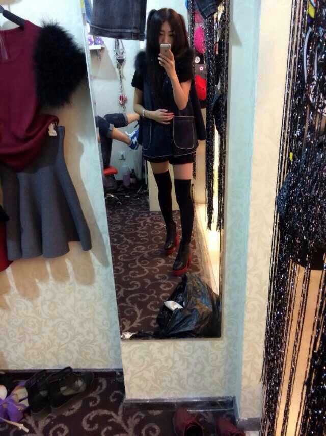 小小依0302主播照片