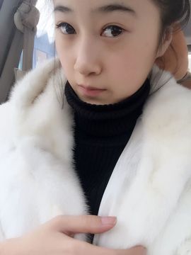 小小依0302主播照片
