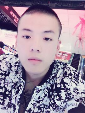 吥抽烟嘚男---神主播照片