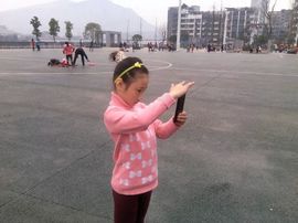 七岁女孩徐可儿主播照片