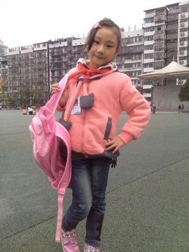 七岁女孩徐可儿主播照片