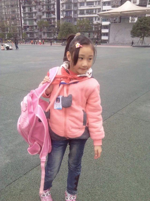 七岁女孩徐可儿的主播照片