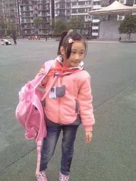 七岁女孩徐可儿主播照片