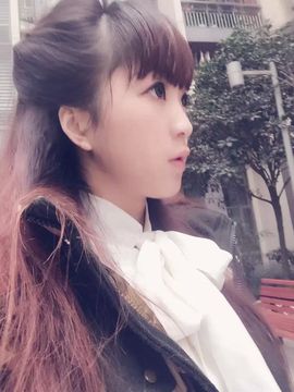 小兜兜xin主播照片