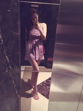 白妹yiiiღ主播照片