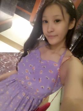 白妹yiiiღ主播照片