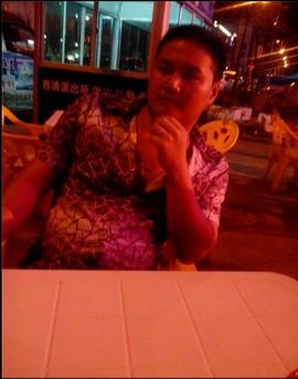 泪久雨人哥主播照片