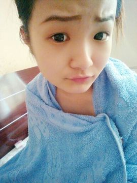 L不是耀眼女人主播照片