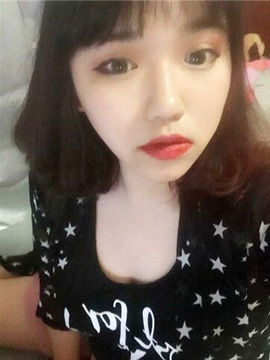 卖面膜的女孩主播照片