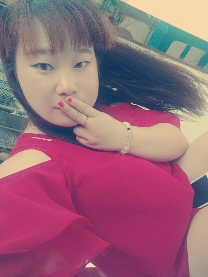 我们太年轻了，谈不起主播照片