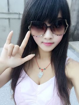 没人爱的小叶蝶主播照片
