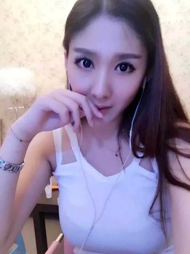 小模特路路的主播照片