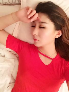 小模特路路主播照片