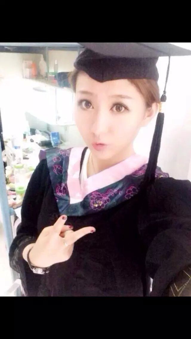小模特路路的主播照片
