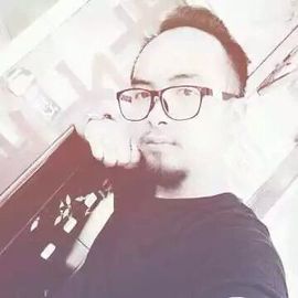 幽默小胡子主播照片