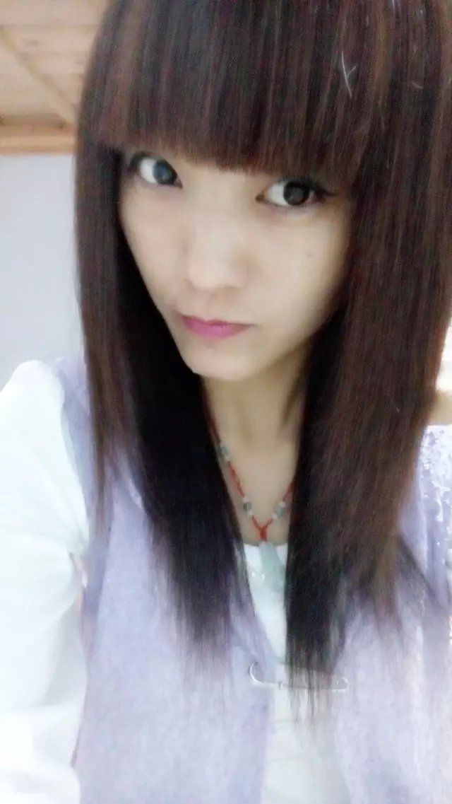 準(zhǔn)備驚艷的主播照片