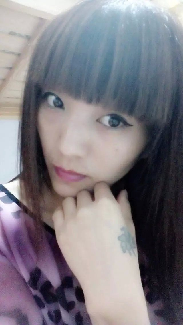 準(zhǔn)備驚艷的主播照片