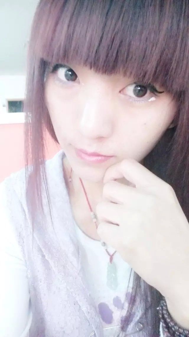 準(zhǔn)備驚艷的主播照片