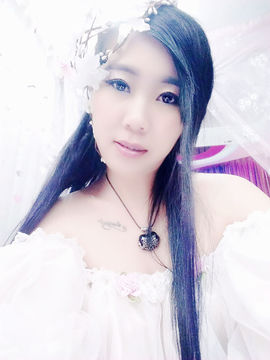 怜梦馨儿主播照片