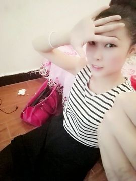 嘻哈璐璐主播照片