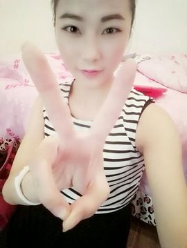 嘻哈璐璐主播照片