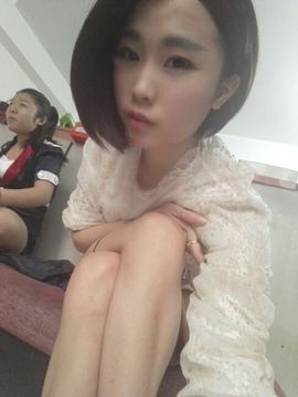 嘻哈璐璐主播照片