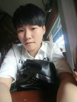 宇谦爸比主播照片