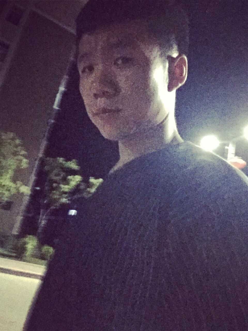 颜来疯的主播照片