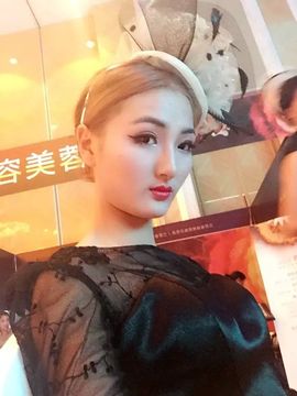 模特~雅宝儿主播照片