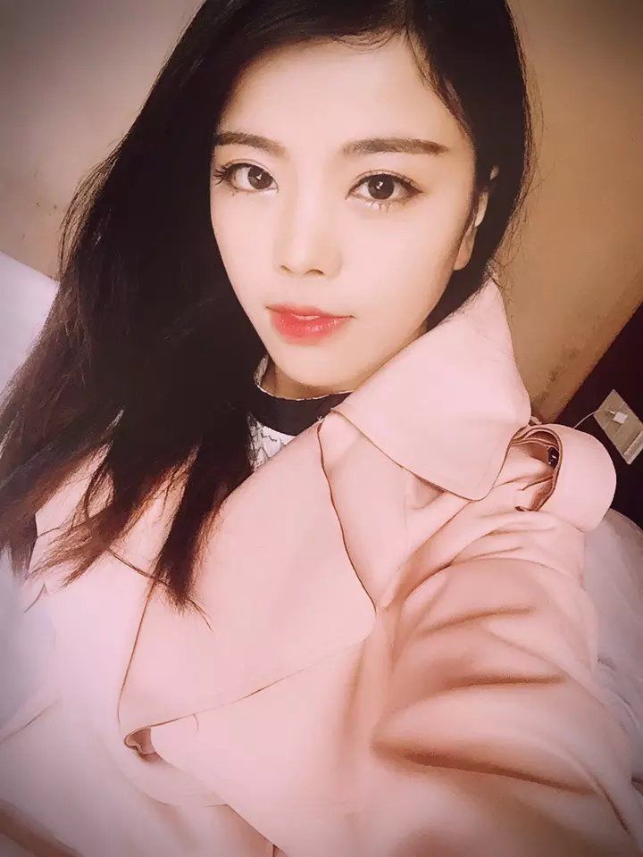 紫。烟。轻。绕。的主播照片