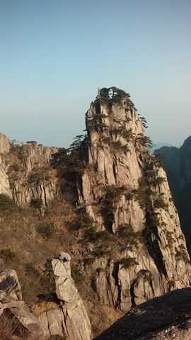 黄山帅哥主播照片