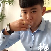 看远处小伙怎么这么帅