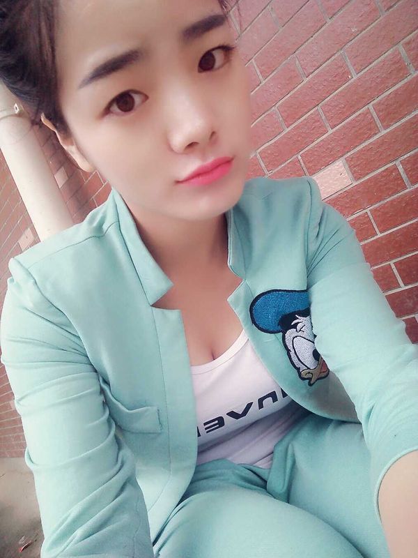 呆萌教主小小珊儿的主播海报