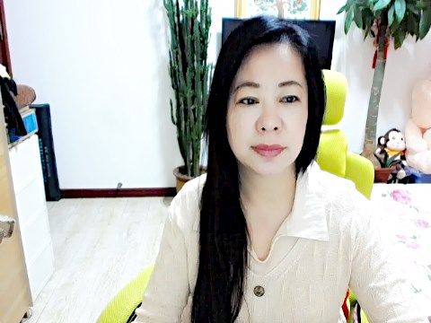 魅力女人唱民歌的图片