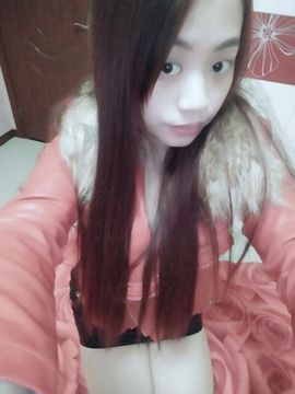 辣花凤儿主播照片