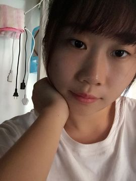 不化妆的小婵婵主播照片