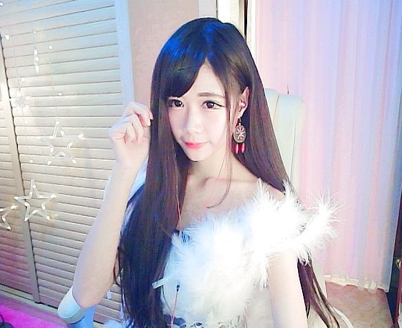 ，黙黙等候的主播照片