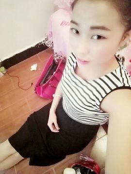 嘻哈璐璐主播照片