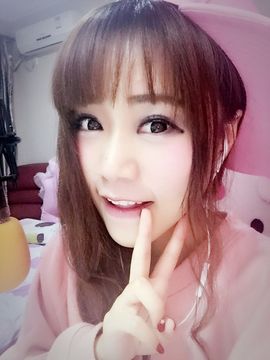 美女吃了么主播照片
