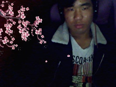 抽半包想你的烟主播照片