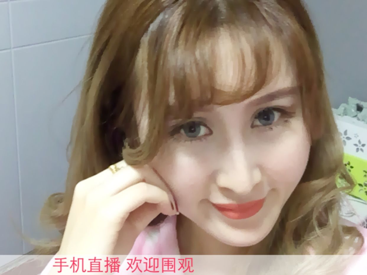 混血小布丁的主播照片