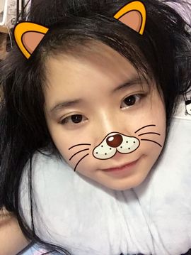 兴奋的花蝴蝶主播照片
